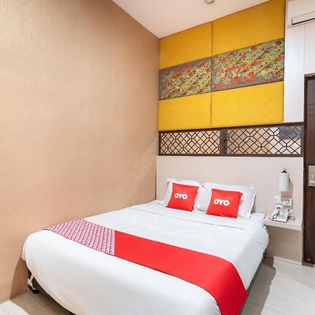 Hotel Super Oyo Flagship 91863 Metro House Surabaya Exterior foto